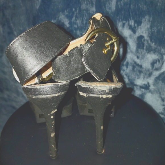 HEELS - Picture 3 of 4